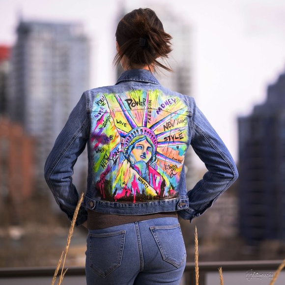 Vintage Denim Jacket New York Women's M Size Hand Painted Art - Picture 4 of 6